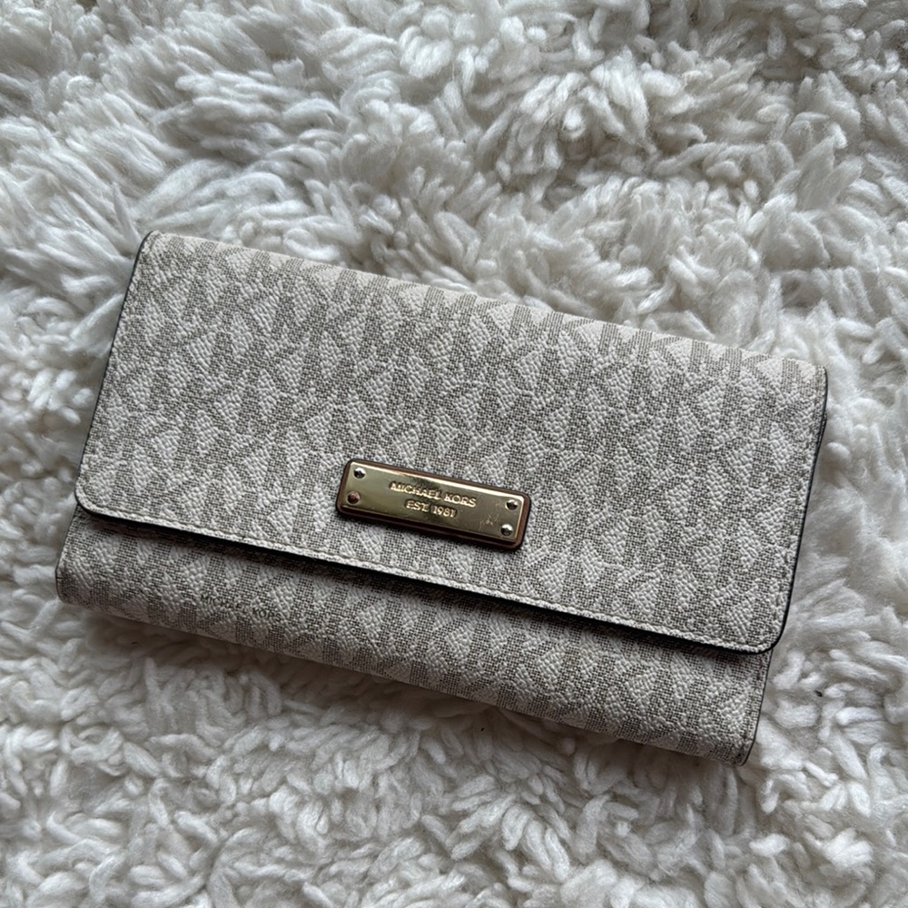 MICHAEL Michael Kors Light Beige Signature Continental Wallet with Gold Plate